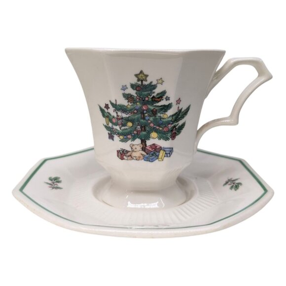 Nikko Christmastime 8 Pc Set 4 Cups 4 Saucers Octagon Christmas Tree JAPAN - Picture 2 of 13
